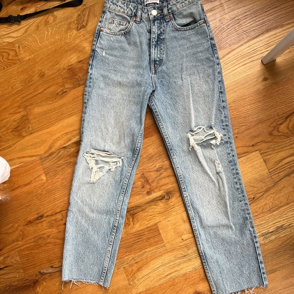 Zara light wash distressed jeans - Picture 1 of 5
